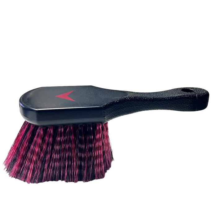 Brosse à roues et à pneus