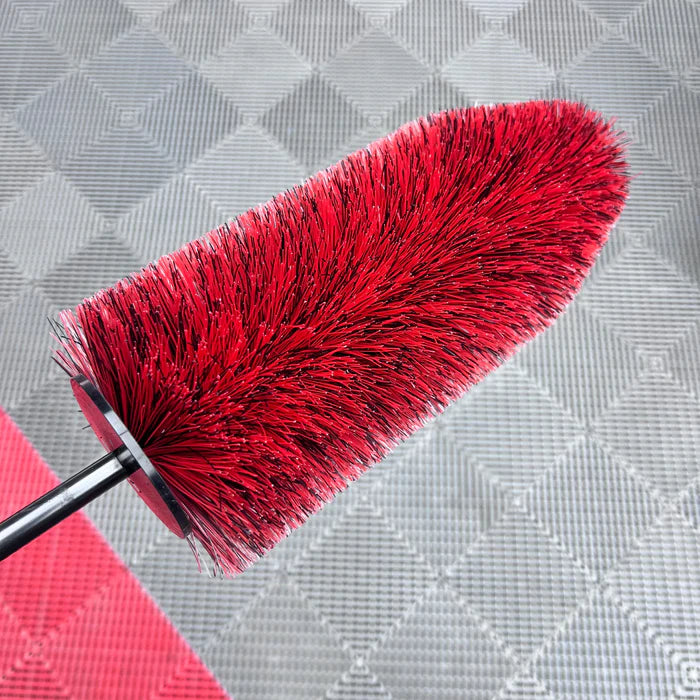 Brosse à rayons et barils de roues