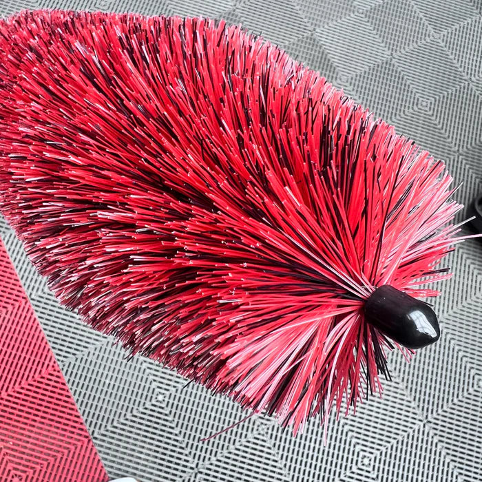 Brosse à rayons et barils de roues